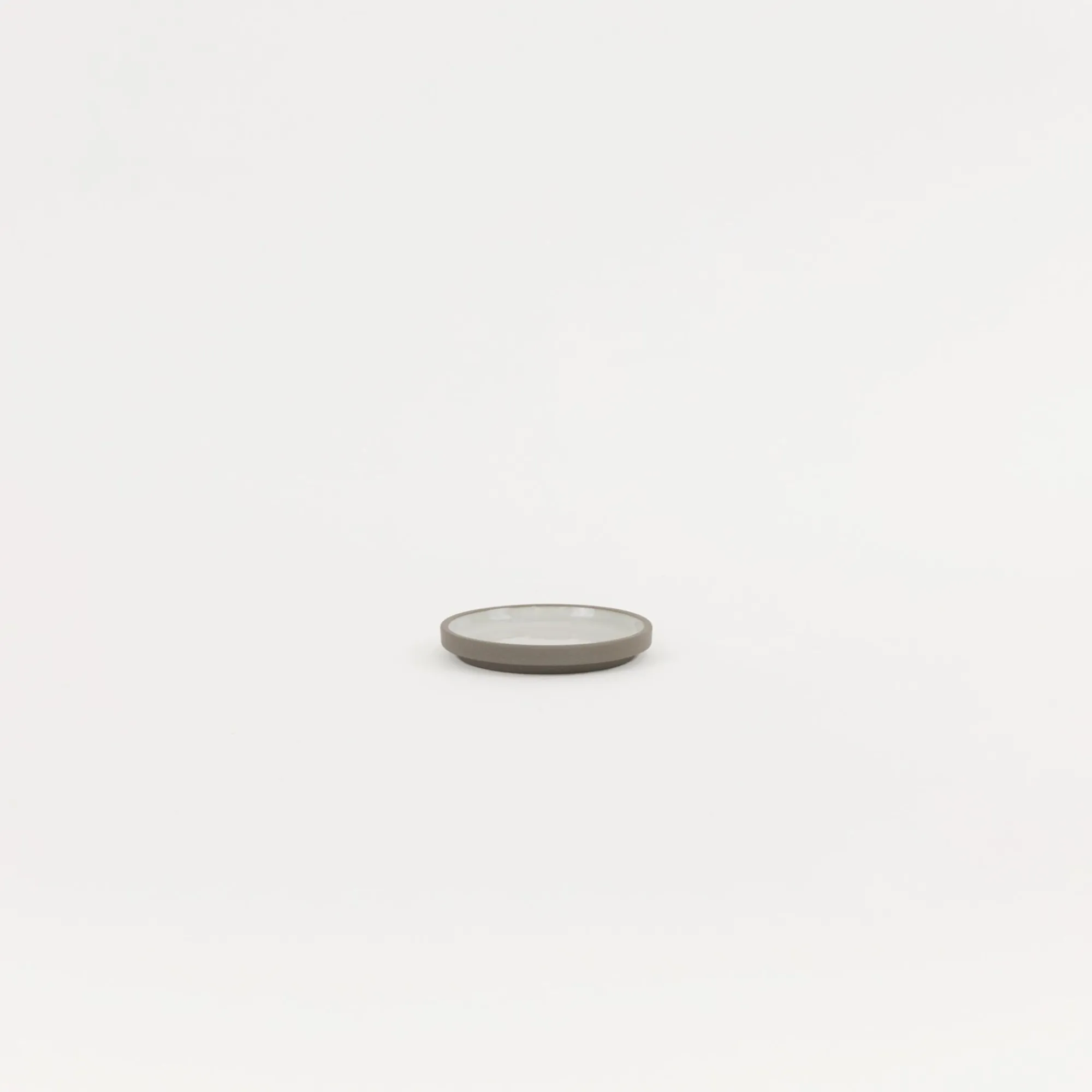 SAIKAI (Hasami) Plate / Lid*Haw101 - Plate / Lid Ash White O 3.3/8"