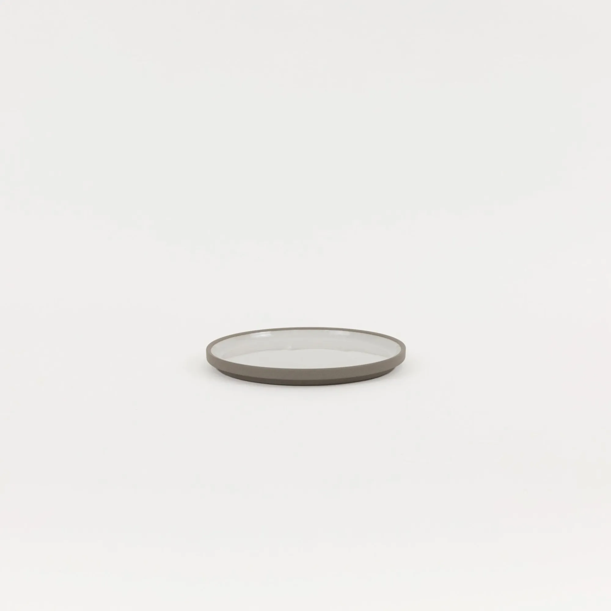 SAIKAI (Hasami) Plate / Lid*Haw102 - Plate / Lid Ash White O 5.5/8"